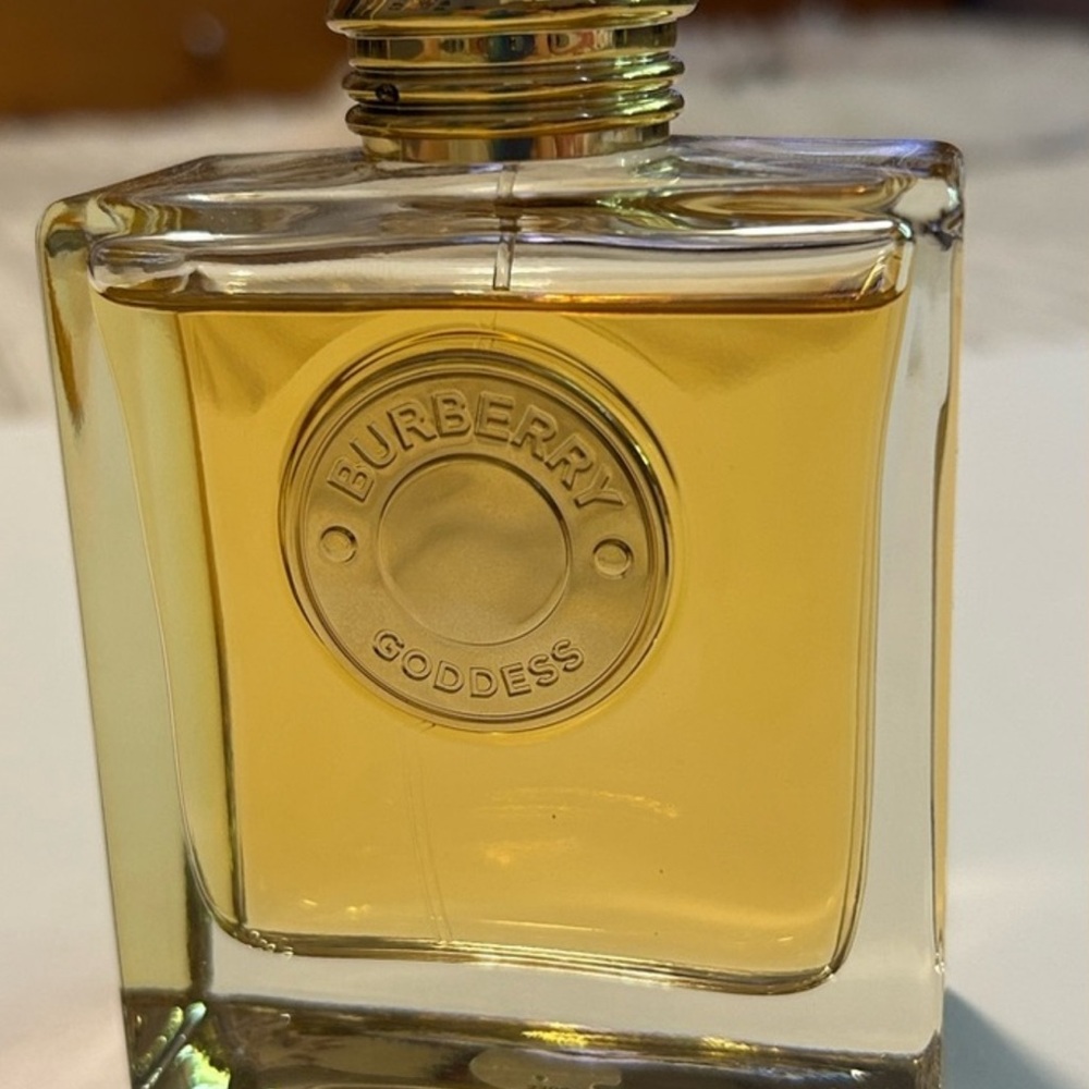 Burberry Eau de Parfum in Gold-Tinted Bottle